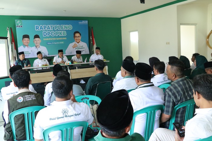 DPC PKB Kabupaten Bandung solid mendukung kembali Gus Muhaimin Iskandar (Cak Imin) sebagai Ketua Umum PKB pada Muktamar PKB yang akan digelar di Bali pada 24-25 Agustus mendatang.