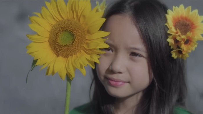 Gempi di Video Klip Gala Bunga Matahari