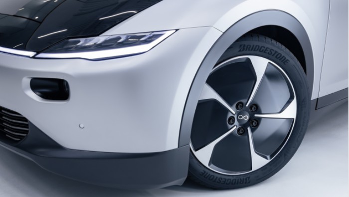 Ilustrasi ban mobil listrik Bridgestone.