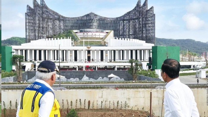 Jokowi dan Basuki Menatap Istana Presiden di IKN
