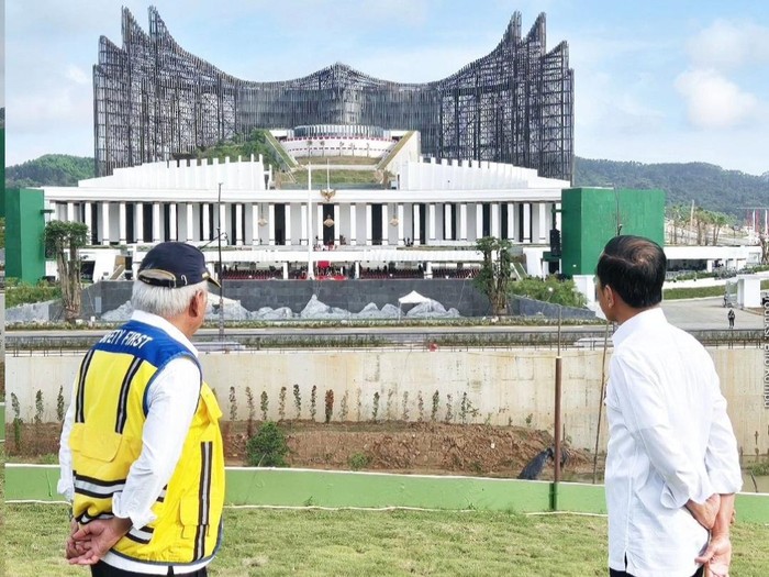 Jokowi dan Basuki Menatap Istana Presiden di IKN