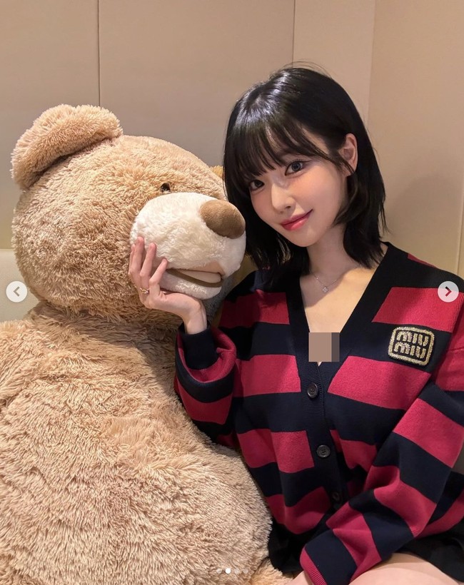 “Kami akan membuat laporan tentang postingan jahat termasuk komentar dengan informasi palsu dan fitnah tentang Juice Seyeon,” demikian pemberitahuan di laman AfreecaTV Juice Seyeon, Selasa (13/8/2024). Dia meminta bantuan para subscribers untuk membantu melaporkan komentar jahat. Foto: dok. Instagram @lovely_._v