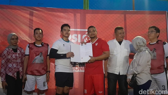 Kaesang Pangarep menyerahkan surat rekomendasi ke Bobby Nasution untuk Pilgub Sumut 2024