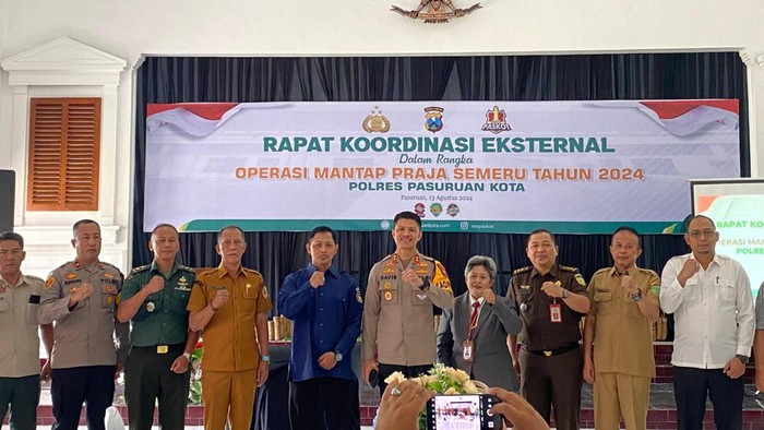 Kapolres Pasuruan Kota AKBP Davis Busin Siswara