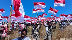 Merah Putihkan Kawah Wurung Bondowoso Jelang HUT Ke-79 RI