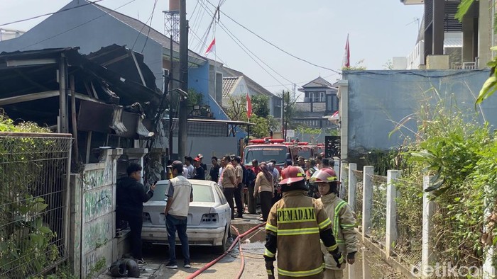 Kebakaran bengkel di Depok