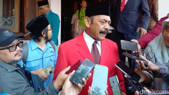Ketua DPC PDIP Solo, FX Hadi Rudyatmo, saat ditemui wartawan di Kantor DPRD Solo, Rabu (14/8/2024) siang.
