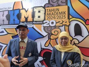 Khofifah Harap Ribuan Maba Unair Jadi Pemimpin Inovatif dan Adaptif