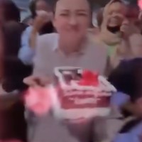 Perayaan ulang tahun Kim tahun ini sendiri tampak sedikit berbeda karena berlangsung di tengah dirinya yang menjalani proses cerai dengan Edward Akbar. Meski demikian Kim mengaku tetap bersyukur. Birthday Week wrap! Grateful pisan lah pokoknya, tulis Kim. Foto: Instagram/@kimbrlyryder