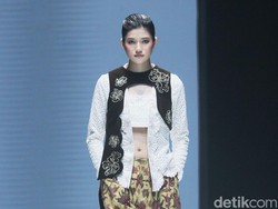 Foto: Koleksi Terbaru Rama Dauhan, Saat Batik Surakarta Jadi Baju Androgini