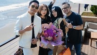 Shandy Purnamasari dikenal sebagai pemilik merek kecantikan MS Glow. Publik mengenal Shandy dan Maharani Kemala sebagai pemiliknya, tapi sekarang Maharani bukan lagi pemilik MS Glow. Foto: Instagram shandypurnamasari