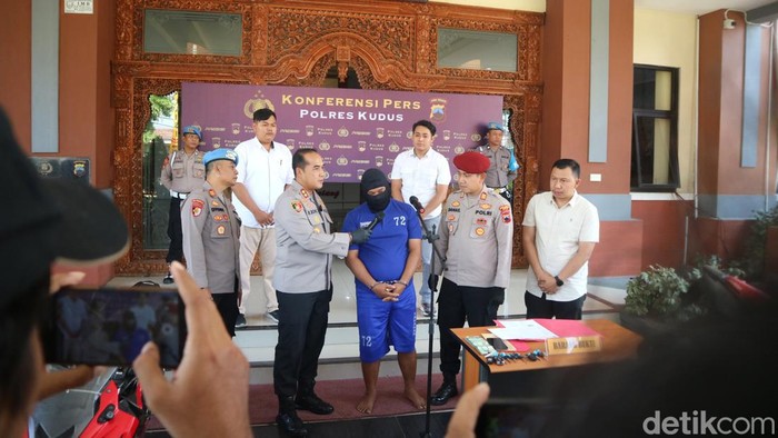 Konferensi pers kasus jual beli motor bodong di Mapolres Kudus, Rabu (14/8/2024) siang.