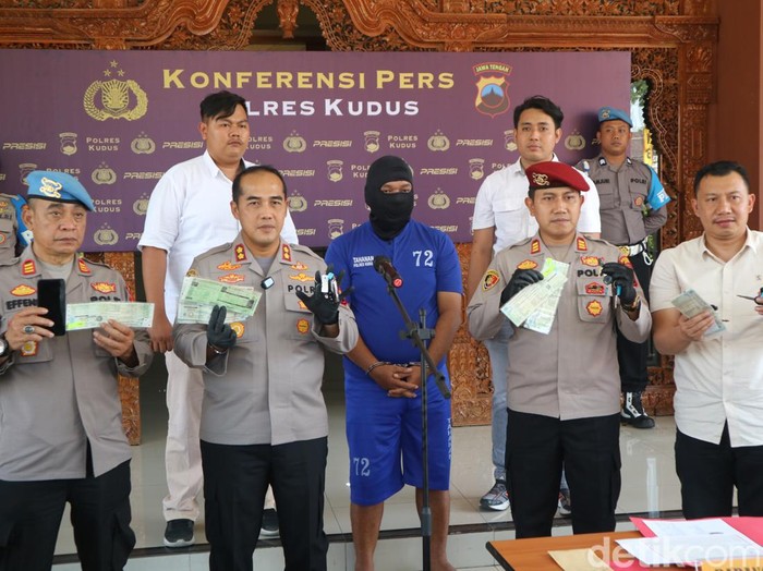 Konferensi pers kasus jual beli motor bodong di Mapolres Kudus, Rabu (14/8/2024) siang.