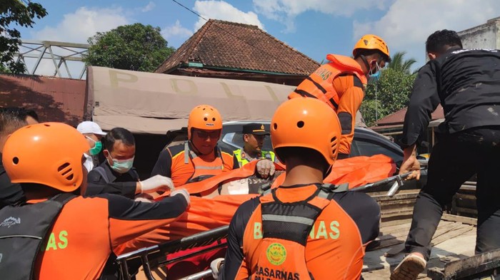Korban hilang terakhir ambruknya Jembatan Lalan, Ribut Riyadi, ditemukan.