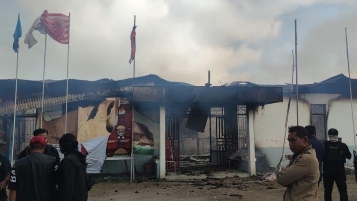Massa membakar kantor Komisi Pemilihan Umum (KPU) Papua Pegunungan.