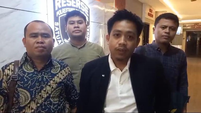 Kuasa hukum orang tua korban pelecehan oleh oknum sopir travel melapor ke Polrestabes Palembang.