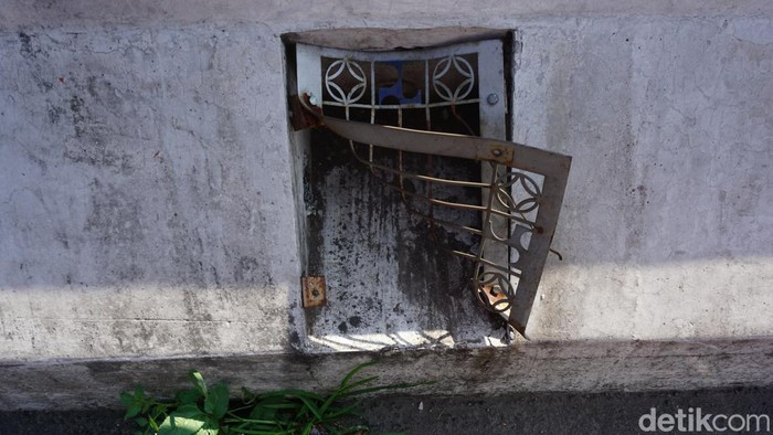 Lampu flyover Kopo, Kota Bandung, banyak yang hilang diduga digondol maling, Rabu (14/8/2024)