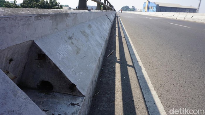 Lampu penerangan di flyover Kopo, Kota Bandung hilang dicuri