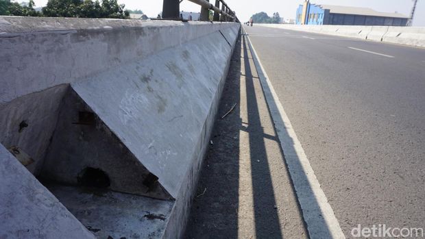 Lampu penerangan di flyover Kopo, Kota Bandung hilang dicuri