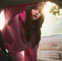 Dalam pemotretan tersebut, Lisa BLACKPINK menunjukkan pesonanya dengan dua sisi berbeda, feminin dan maskulin. Dia pun membicarakan kesiapannya membintangi serial The White Lotus Season 3 yang tayang di HBO. Foto: dok. ELLE USA