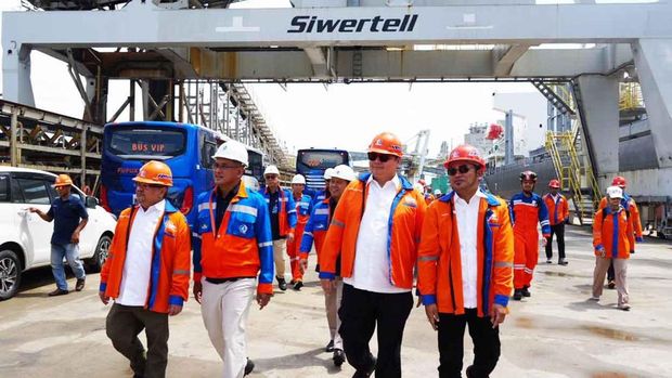 Menteri Koordinator Bidang Perekonomian Airlangga Hartarto, dalam Kunjungan Kerja ke PT Pupuk Kalimantan Timur (Pupuk Kaltim), di Kota Bontang, Provinsi Kalimantan Timur, Selasa (13/08/2024). (Dok. Kemenkoperekonomian)