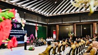 Panglima TNI Jenderal TNI Agus Subiyanto menghadiri Pengarahan Presiden RI Joko Widodo kepada para Gubernur, Bupati dan Wali Kota seluruh  Indonesia bertempat di Istana Garuda Ibu Kota Nusantara (IKN), Penajam Paser Utara, Kalimantan Timur, Selasa (13/8/2024).  