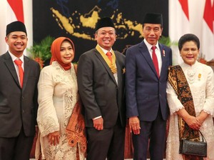 Nusron Wahid Raih Anugerah Tanda Kehormatan Bintang Jasa Utama dari Jokowi