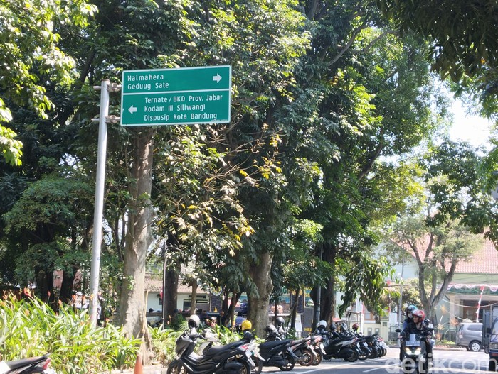 Papan penunjuk arah di Kota Bandung salah penulisan.