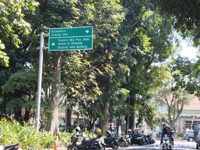 Papan penunjuk arah di Kota Bandung salah penulisan.