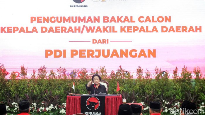 PDIP Serahkan 305 Surat Rekomendasi Calon Kepala Daerah 2024 PDIP memberikan surat rekomendasi kepada bakal calon kepala dan wakil kepala daerah untuk Pilkada 2024. Total ada 305 calon kepala daerah yang diberi surat rekomendasi.
