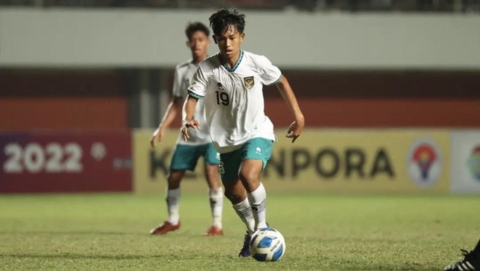 Aksi Achmad Zidan Ar Rosyid saat sesi latihan PSS Sleman.