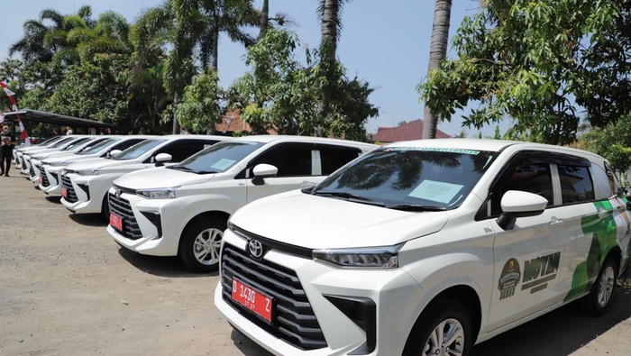 Pemerintah Kabupaten (Pemkab) Bandung mengalokasikan mobil pelayanan kelurahan (Moyan) kepada 10 kelurahan di Kabupaten Bandung.