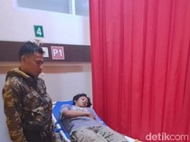 Pemuda Pasuruan Dibacok Gerombolan Pria Bermotor Saat Nyantai di Teras