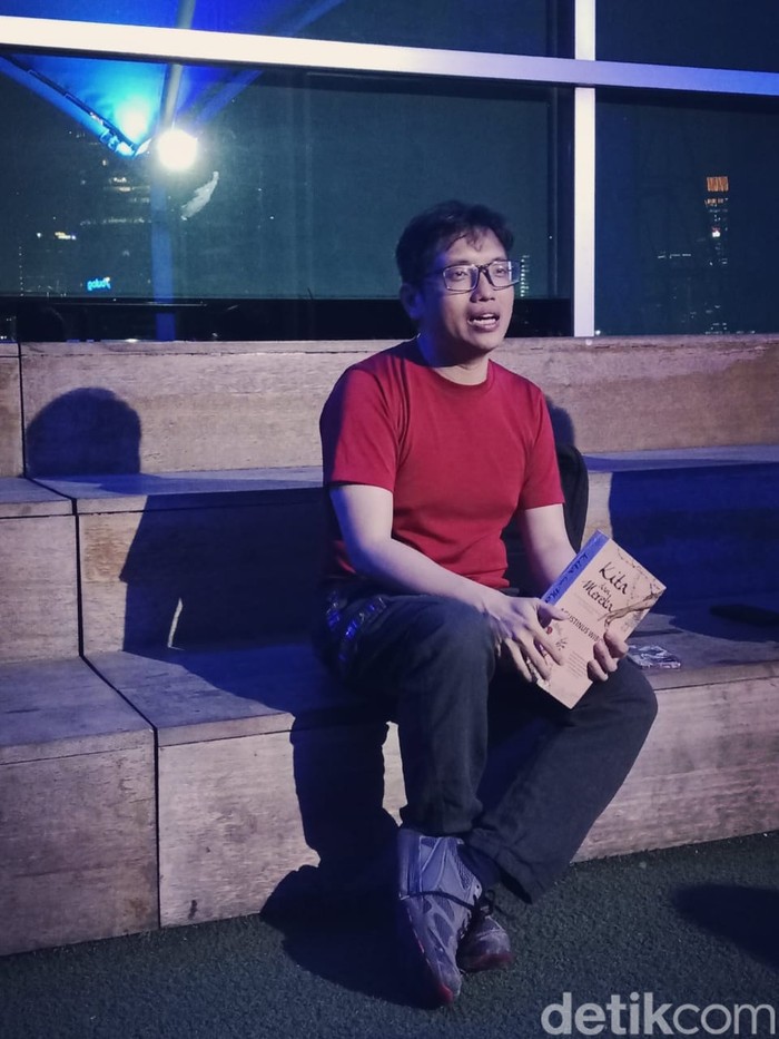 Penulis Agustinus Wibowo saat menyambangi kantor detikcom pada Selasa (13/8/2024). Penulis Agustinus Wibowo saat menyambangi kantor detikcom pada Selasa (13/8/2024).