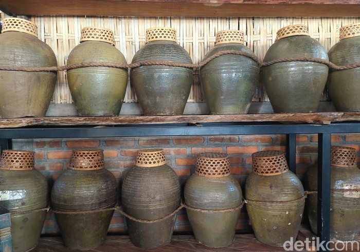 Penyulingan arak di Desa Les Penyulingan arak di Desa Les