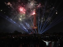 Pesta Kembang Api Semarakkan Hari Kemerdekaan Pakistan