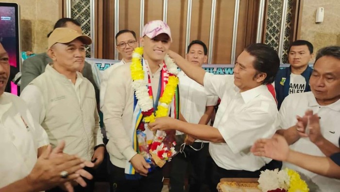 Pj Gubernur Al Muktabar saat menyambut Rizki Juniansyah