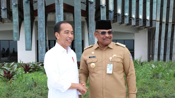 Pj Gubernur Babel Safrizal berfoto dengan Presiden Jokowi di IKN.