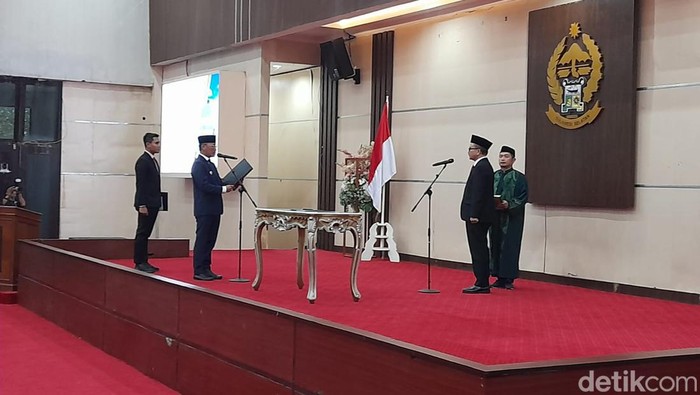 Pj Gubernur Sulsel Zudan Arif Fakrulloh melantik Jufri Rahman jadi Sekda Sulsel.