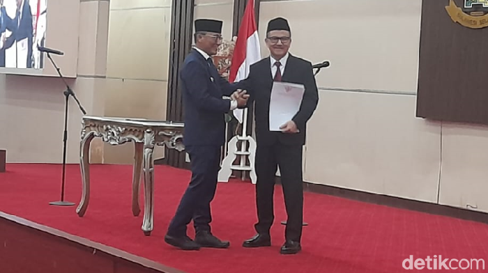 Pj Gubernur Sulsel Zudan Arif Fakrulloh melantik Jufri Rahman menjadi Sekda Sulsel.