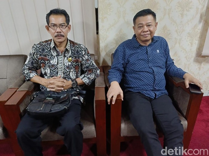 Ketum PBVSI DIY, Baskoro Aji (kanan) dan Sekretaris Umum PBVSI DIY, Priya Santosa (kiri), saat ditemui Rabu (14/8/2024).