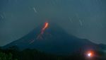 Potret Gunung Merapi Muntahkan Lava dan Awan Panas