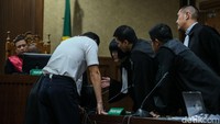 Jaksa menyebutkan Harvey terlibat kongkalikong dengan PT Timah untuk pengelolaan timah secara ilegal.  