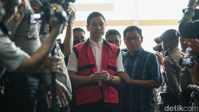 Penampilan Harvey Moeis Pakai Kemeja Rp 7 Juta di Sidang Timah