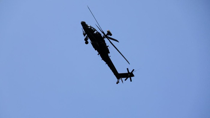 An AH-64 Apache helicopter flies during a live-fire drill of the U.S. Army's 1st Armored Brigade Combat Team, 1st Armored Division at the Rodriguez Live Fire Complex, in Pocheon, South Korea, August 14, 2024. REUTERS/Kim Soo-hyeon