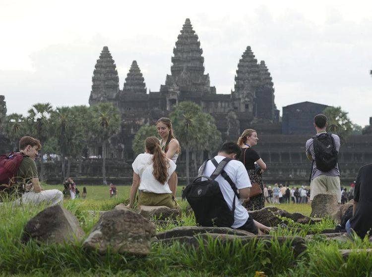 Potret Ramainya Turis Kunjungi Angkor Wat