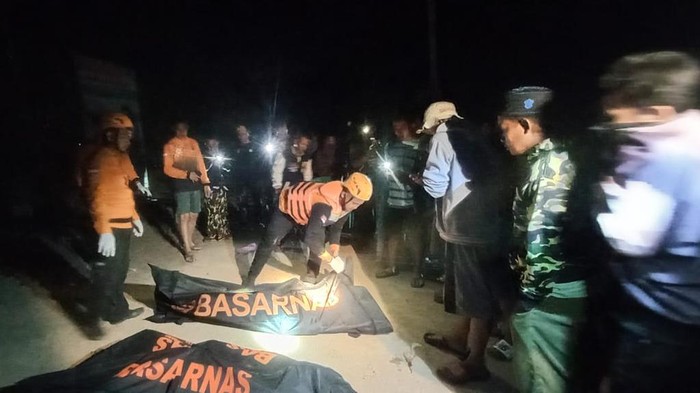 tim di lapangan menemukan 3 jasad korban hilang. Mereka adalah M Kusdio (42), Hendra Hanipi (15) dan M Alansyah (15).
