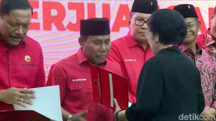 Tangkapan layar Musyafirin menerima rekomendasi Pilgub NTB dari Megawati di Jakarta, Rabu (14/8/2024).