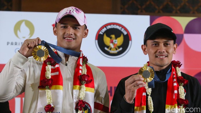 Rizki Juniansyah dan Veddriq Leonardo tiba di tanah air usai meraih medali emas Olimpiade 2024