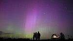 Saat Hujan Meteor Perseid dan Aurora Borealis Menyatu di Langit Rusia